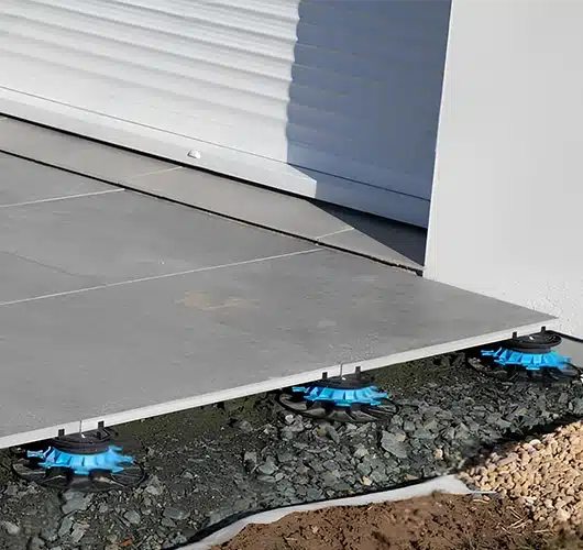 Vente et pose de Terrasse sur plot pour vos terrasses à l'extérieur - Entreprise de Carrelage à Campbon en Loire-Atlantique dans le département du 44 - Ets. Normand Damien